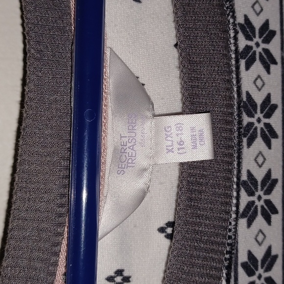 EUC, Secret treasures, sleepwear, size xl, white and gray - Picture 4 of 5